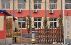 备了无妨碍通道、扶手等无妨碍设备